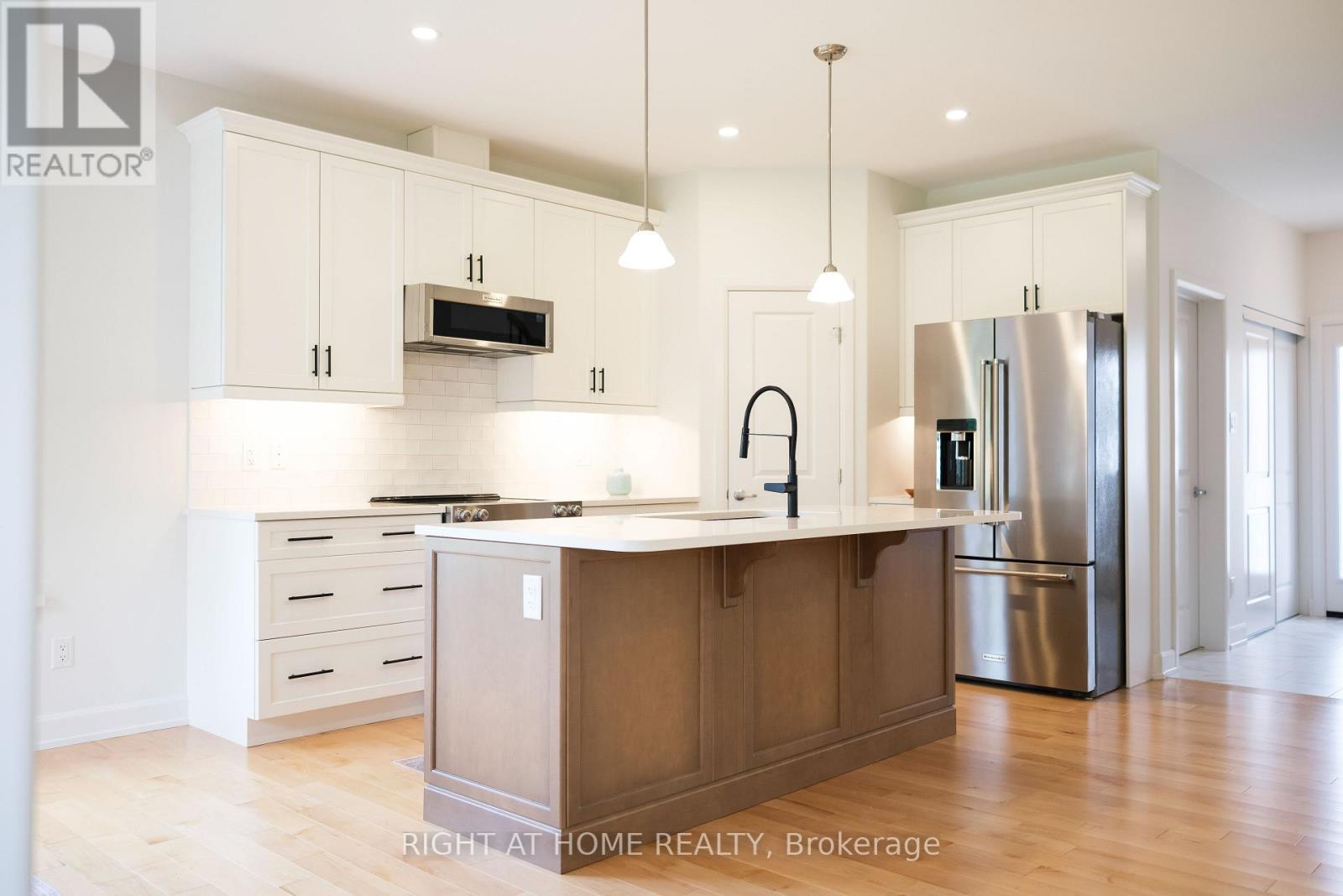 Photo 12 of 219 Owen Lucas Street, Mcnab Braeside ON
