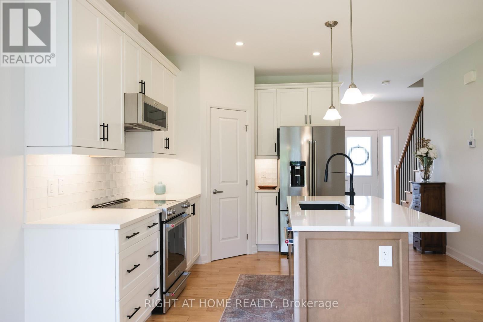 Photo 5 of 219 Owen Lucas Street, Mcnab Braeside ON
