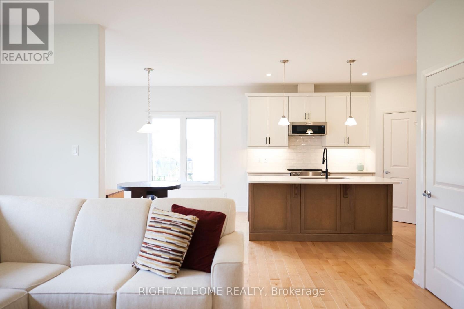 Photo 6 of 219 Owen Lucas Street, Mcnab Braeside ON