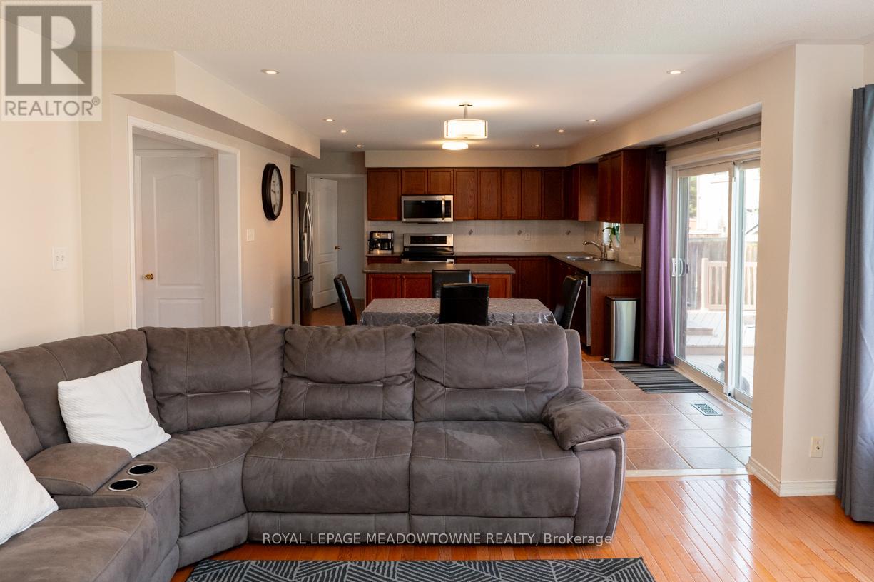 Photo 34 of 49 Montebello Crescent, Ajax ON