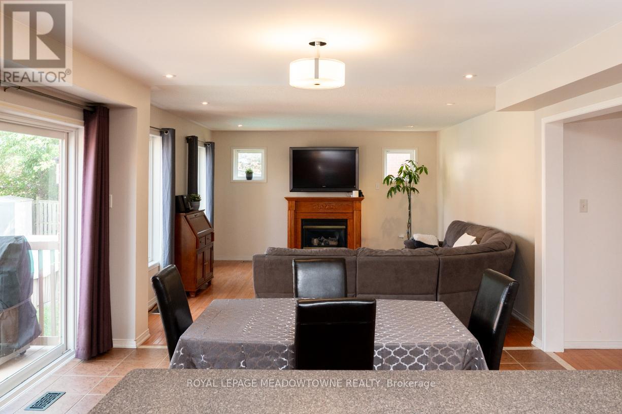 Photo 27 of 49 Montebello Crescent, Ajax ON