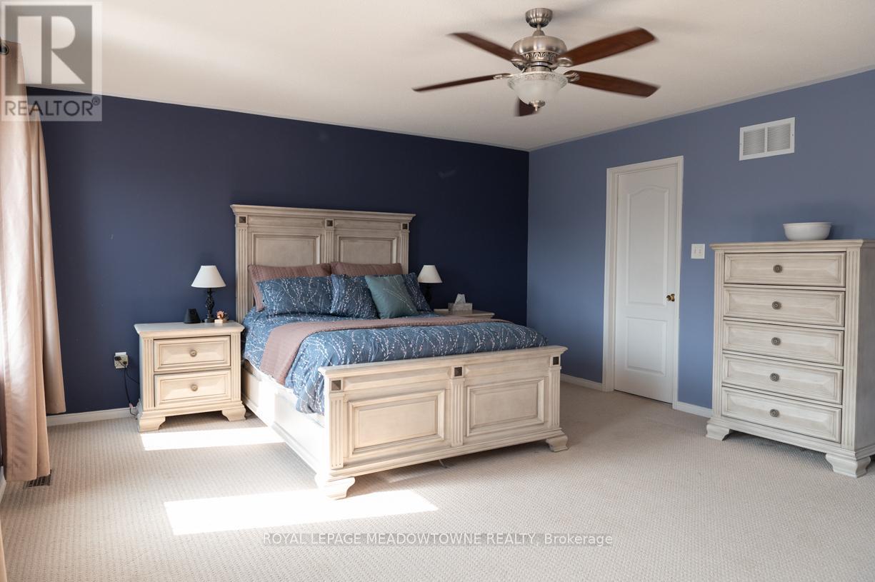 Photo 6 of 49 Montebello Crescent, Ajax ON