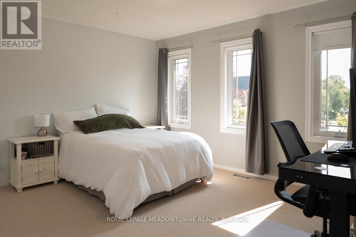 Photo 8 of 49 Montebello Crescent, Ajax ON