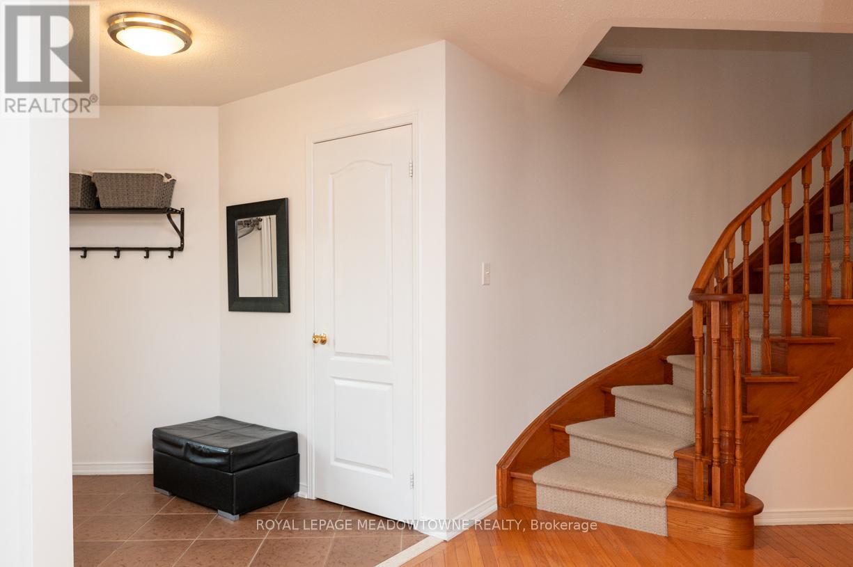 Photo 15 of 49 Montebello Crescent, Ajax ON