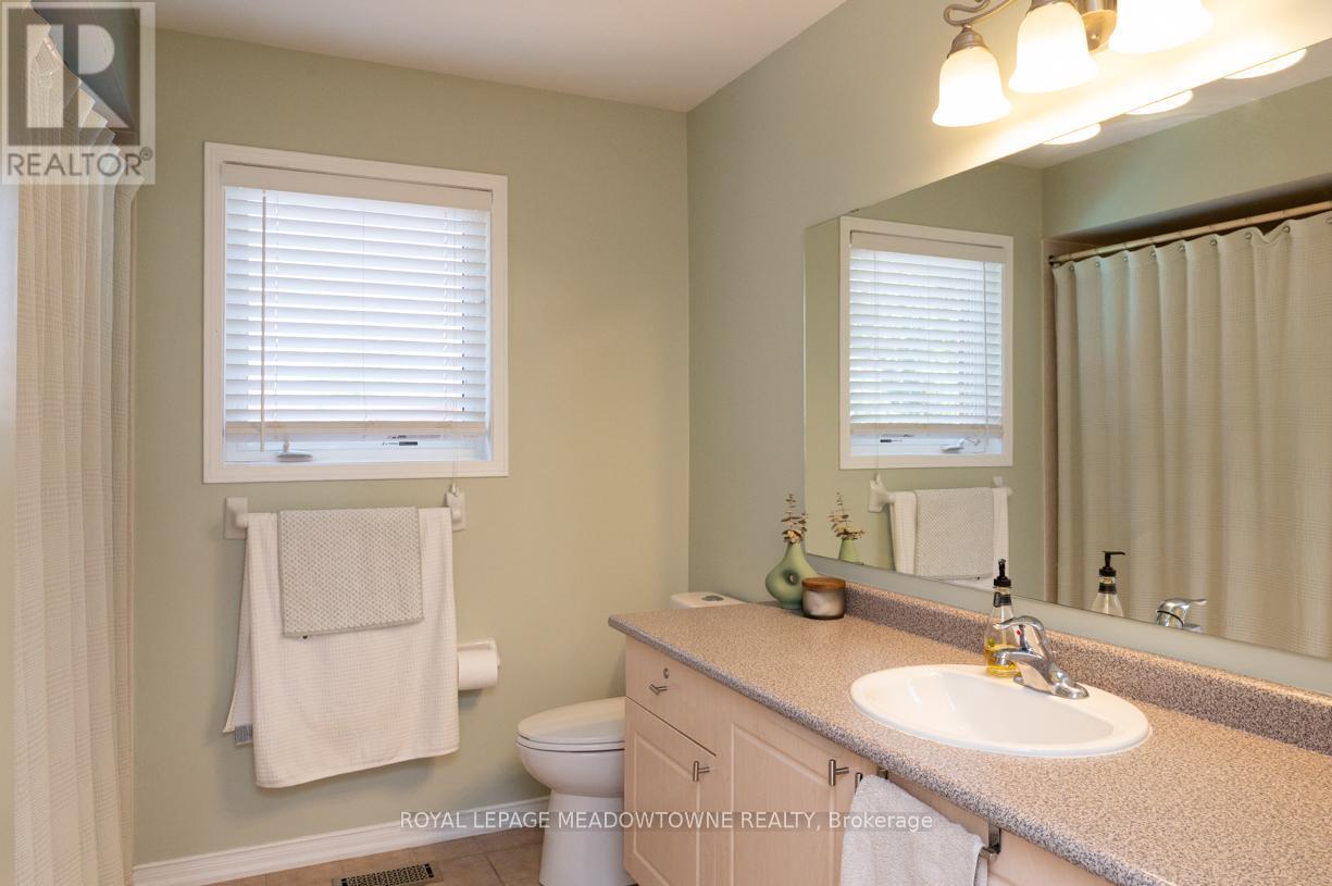 Photo 20 of 49 Montebello Crescent, Ajax ON