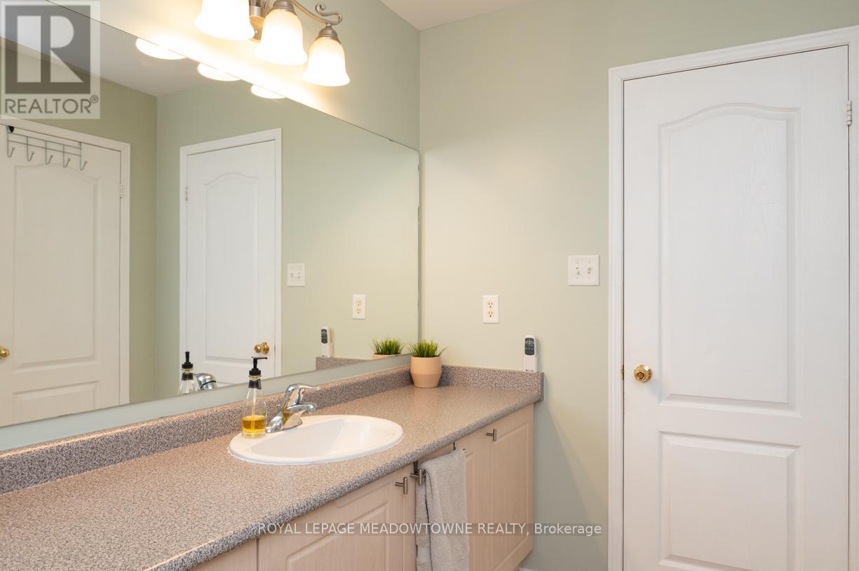 Photo 25 of 49 Montebello Crescent, Ajax ON