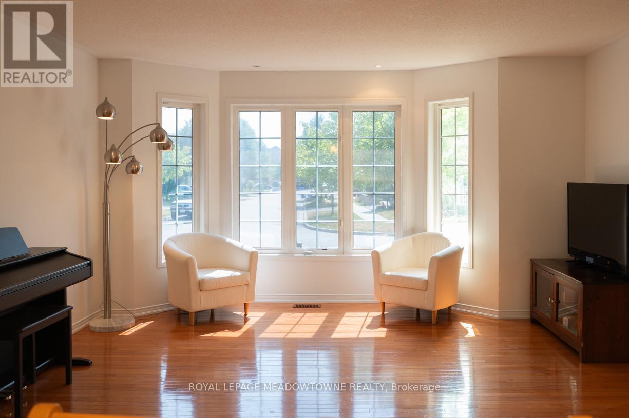 Photo 21 of 49 Montebello Crescent, Ajax ON