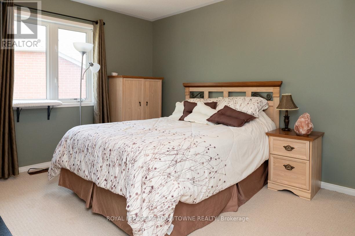 Photo 3 of 49 Montebello Crescent, Ajax ON