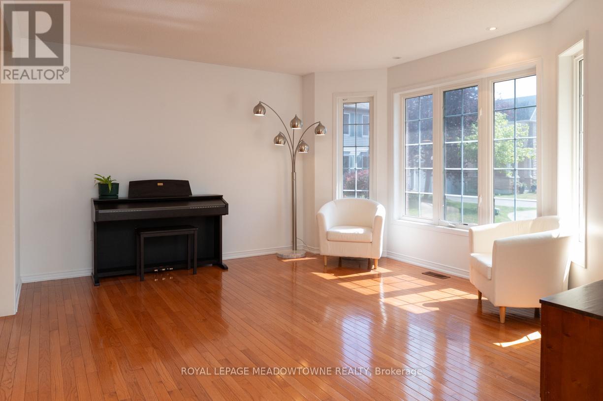 Photo 17 of 49 Montebello Crescent, Ajax ON