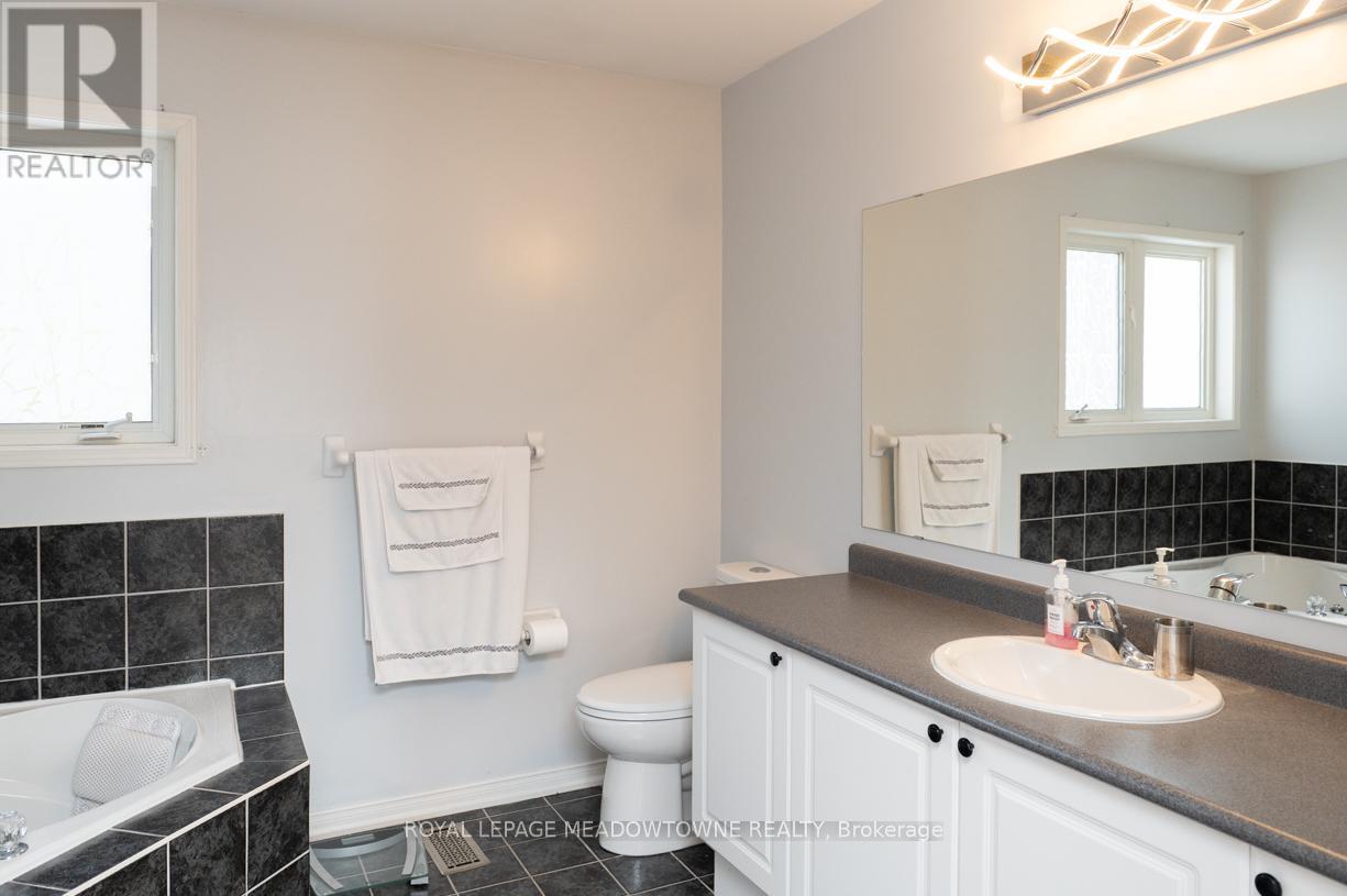 Photo 7 of 49 Montebello Crescent, Ajax ON