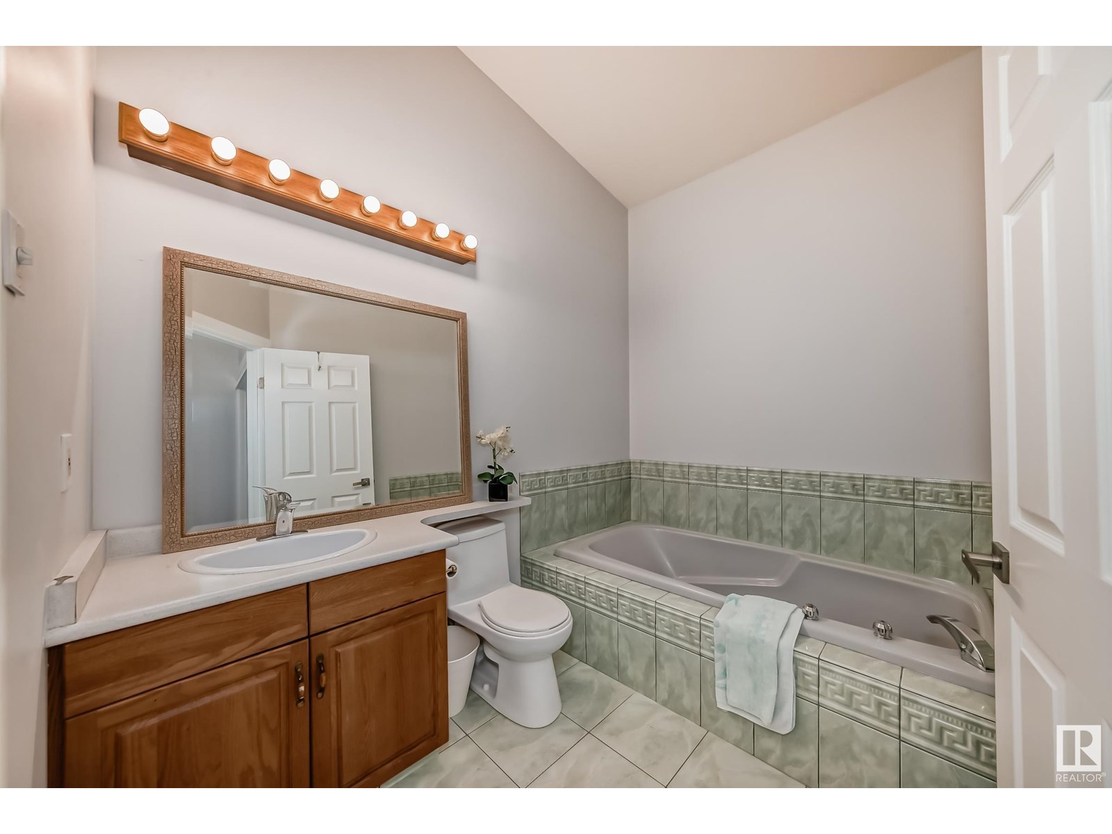 Photo 20 of 10735 Beaumaris Rd Nw, Edmonton AB