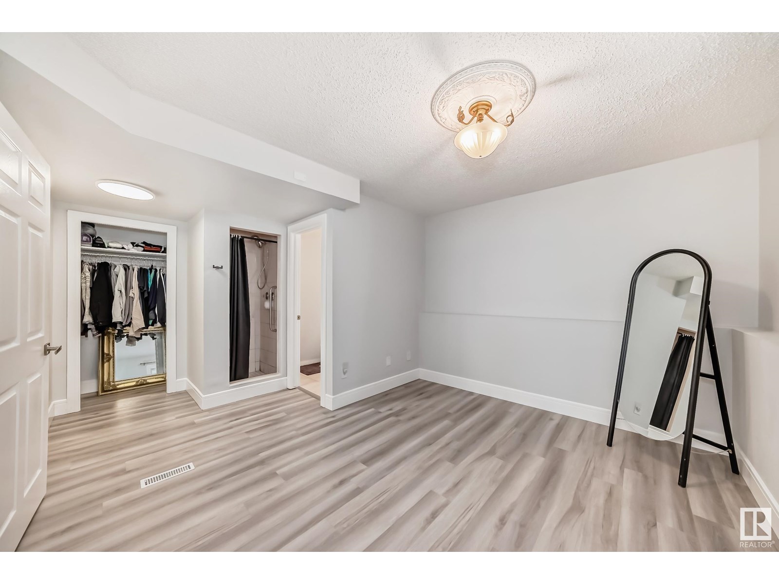 Photo 32 of 10735 Beaumaris Rd Nw, Edmonton AB