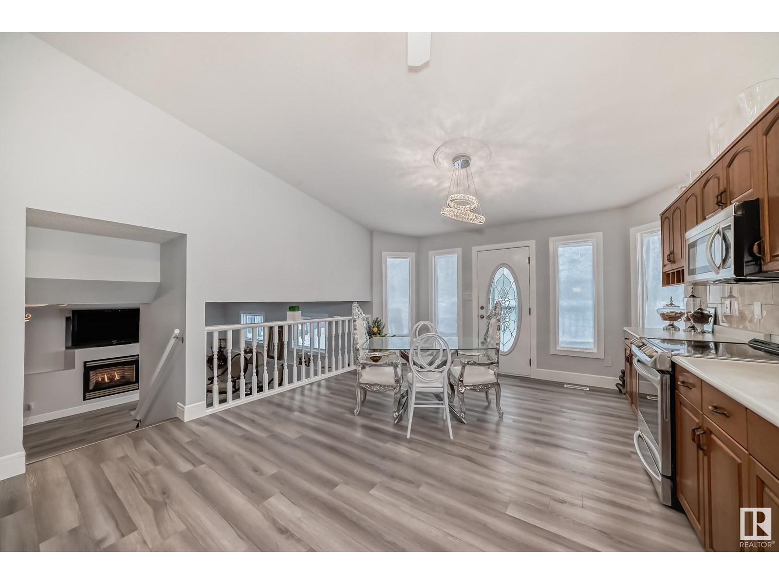 Photo 5 of 10735 Beaumaris Rd Nw, Edmonton AB