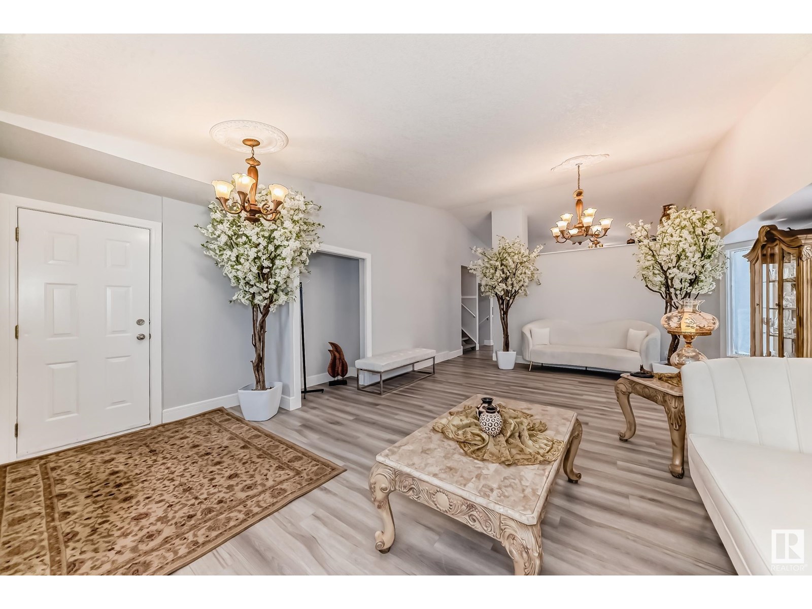 Photo 7 of 10735 Beaumaris Rd Nw, Edmonton AB