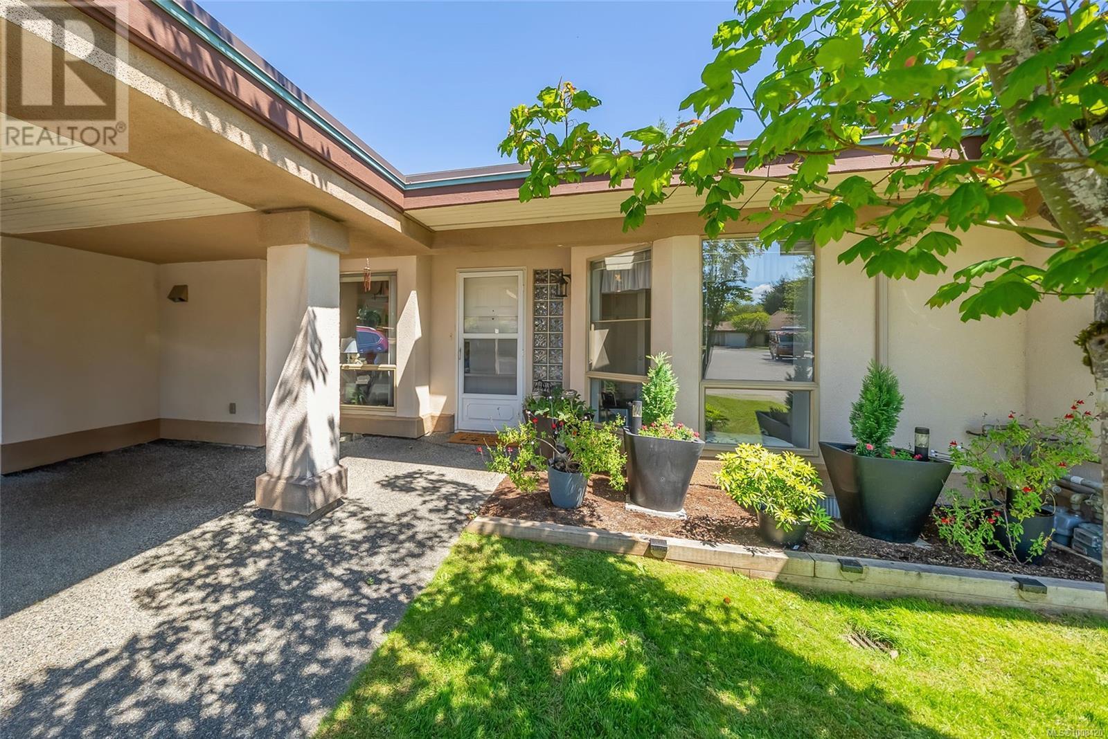 Photo 3 of 17 310 Pym St N, Parksville BC