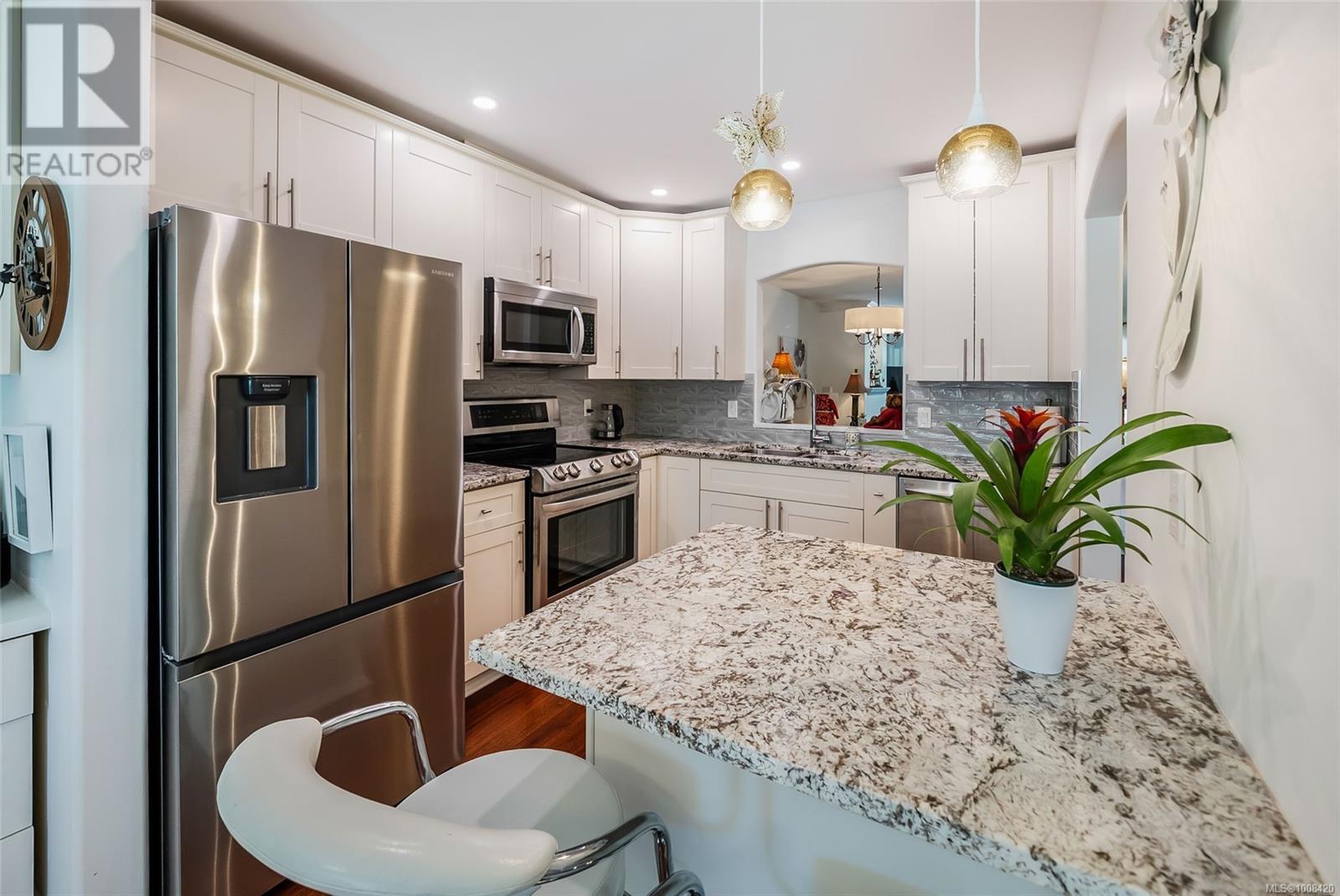 Photo 5 of 17 310 Pym St N, Parksville BC