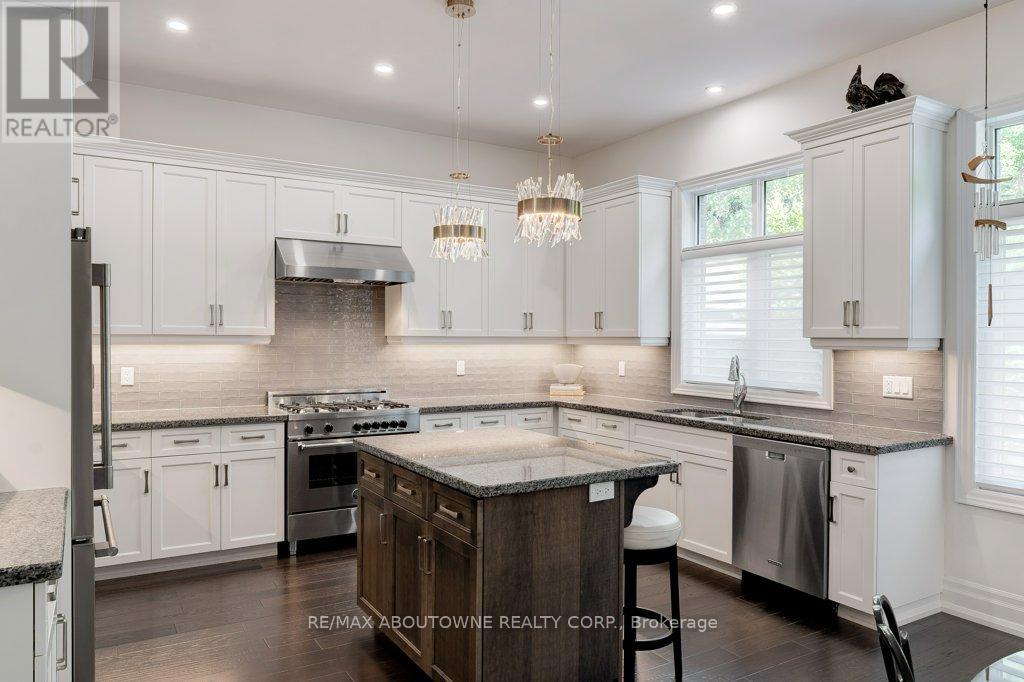 Photo 33 of 47 Legacy Lane, Hamilton ON