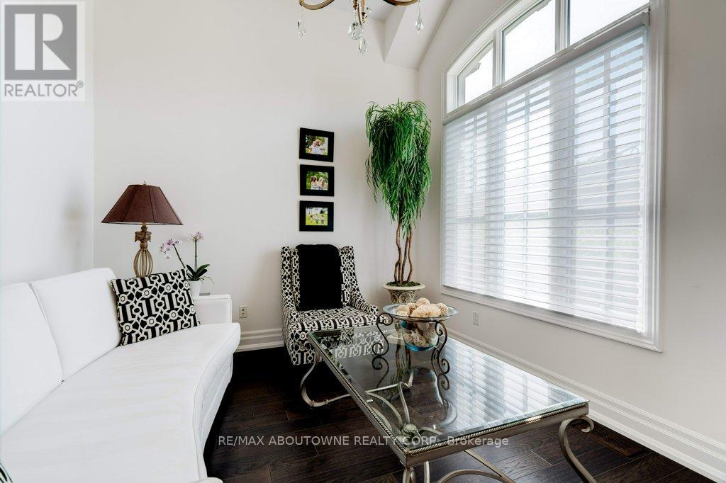 Photo 18 of 47 Legacy Lane, Hamilton ON