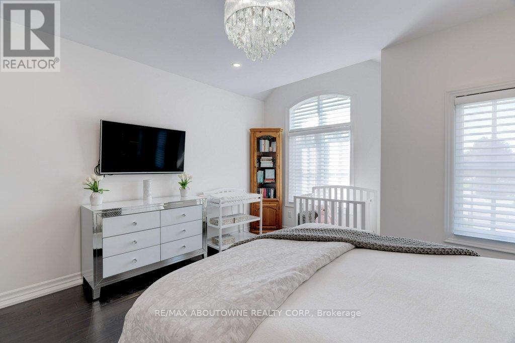 Photo 32 of 47 Legacy Lane, Hamilton ON