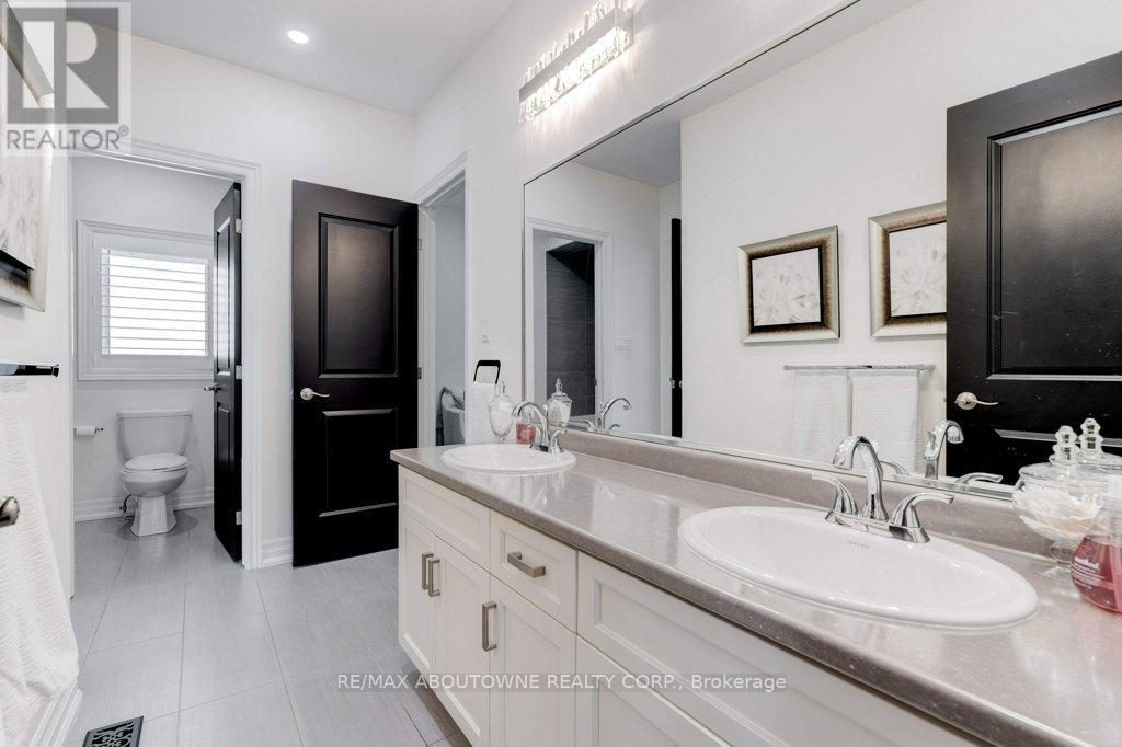 Photo 2 of 47 Legacy Lane, Hamilton ON