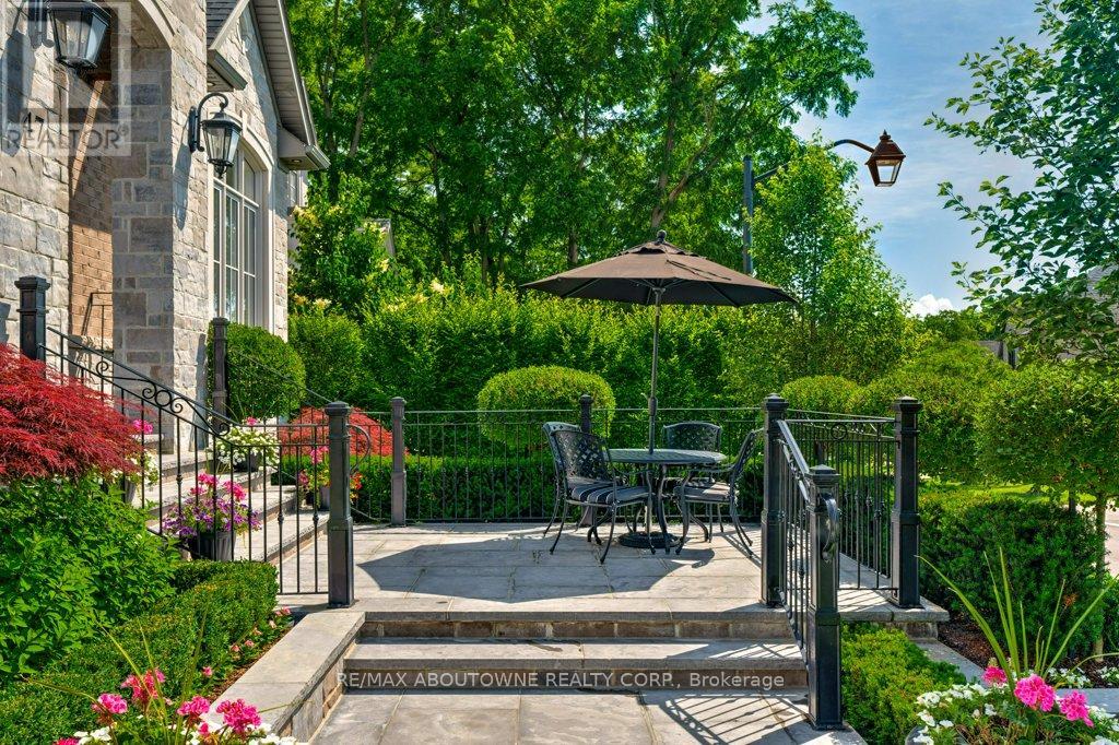 Photo 28 of 47 Legacy Lane, Hamilton ON