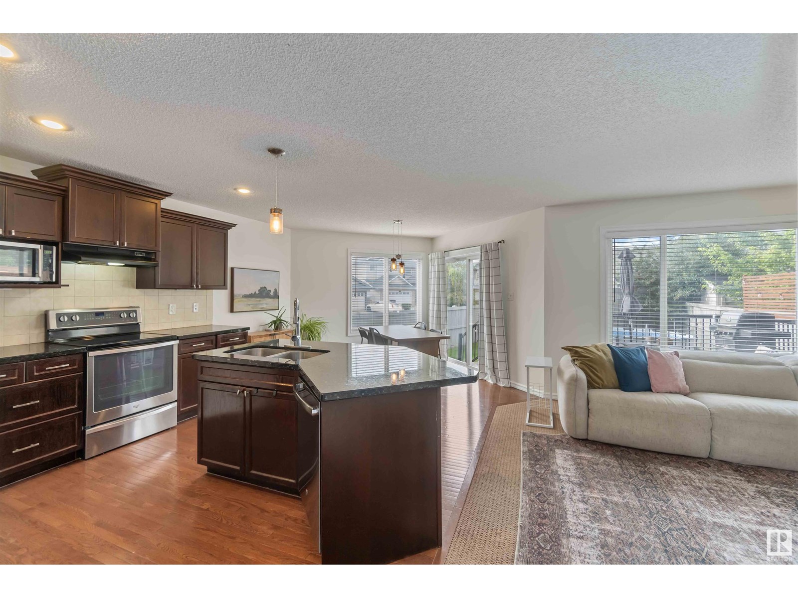 Photo 10 of 8403 179 Av Nw, Edmonton AB