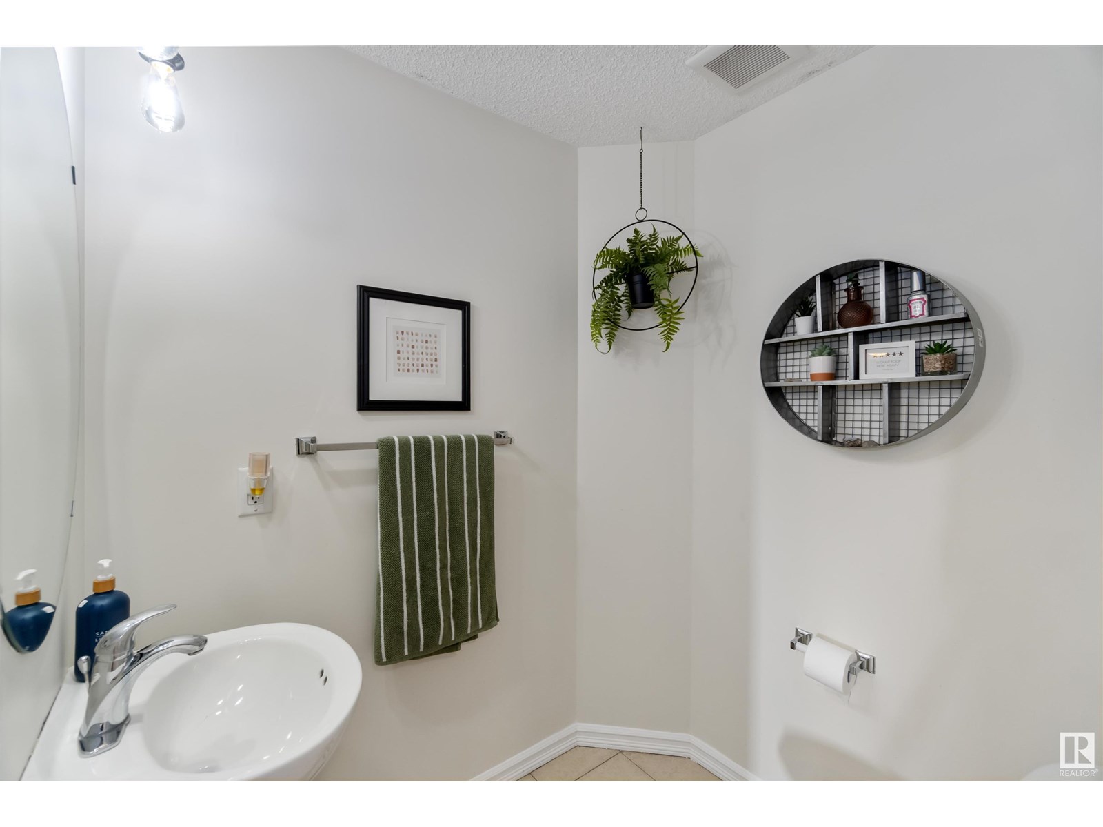 Photo 23 of 8403 179 Av Nw, Edmonton AB