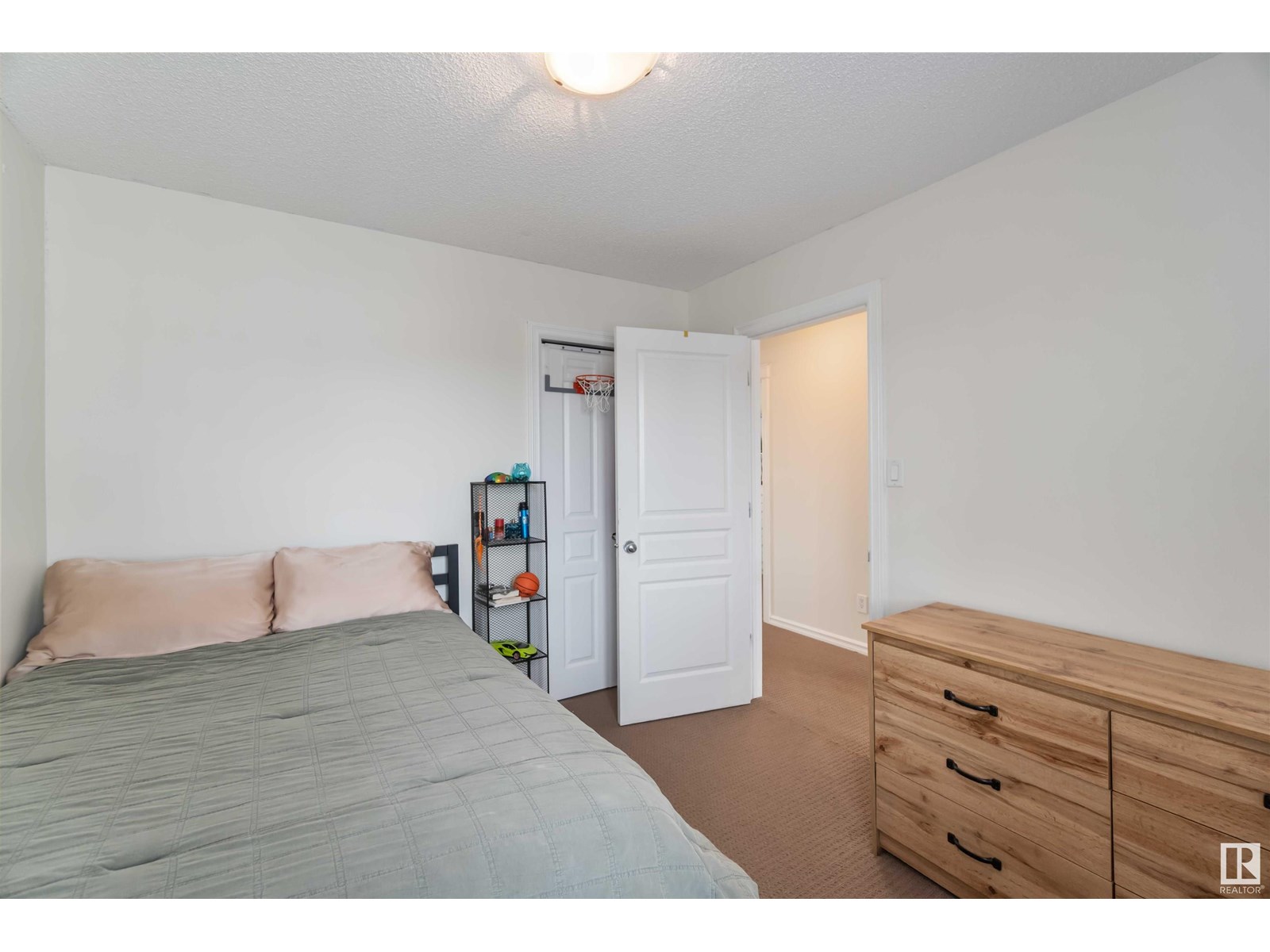 Photo 35 of 8403 179 Av Nw, Edmonton AB