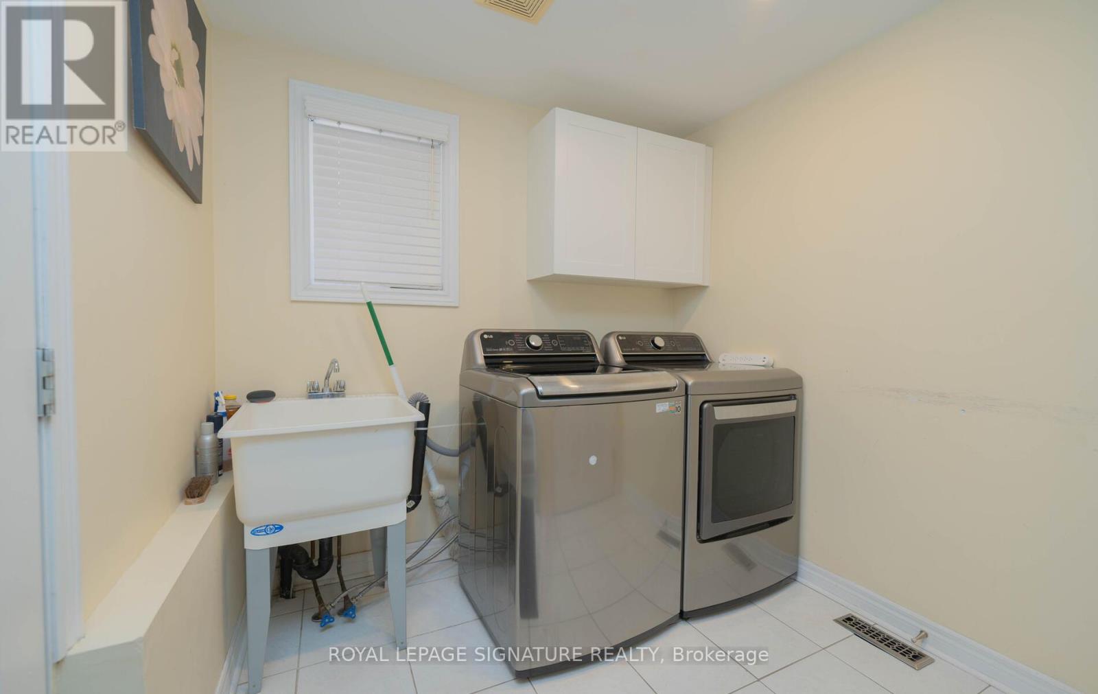 Photo 2 of Bsmt 92 Beckett Crescent E, Clarington ON