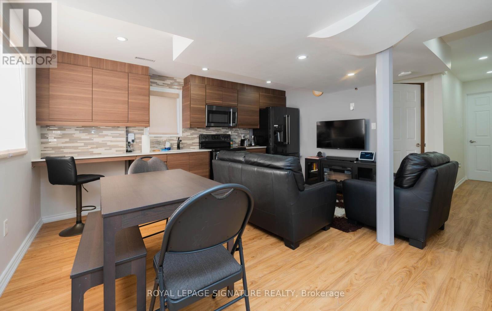 Photo 4 of Bsmt 92 Beckett Crescent E, Clarington ON