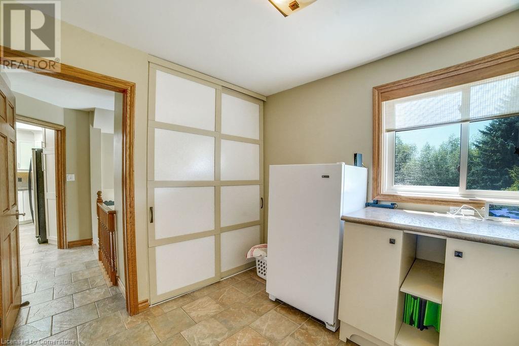 Photo 31 of 9 Lamb Court, Caledonia ON