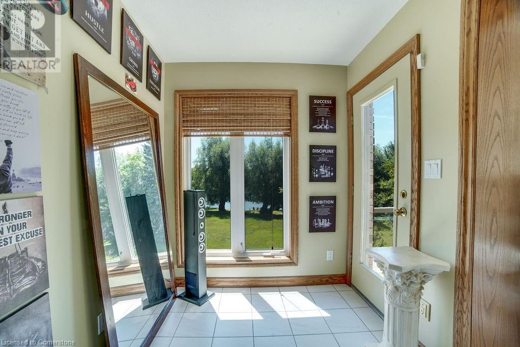 Photo 8 of 9 Lamb Court, Caledonia ON