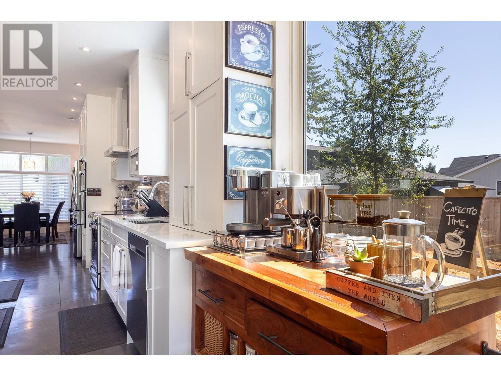 421 SOLAZ PLACE, Gibsons