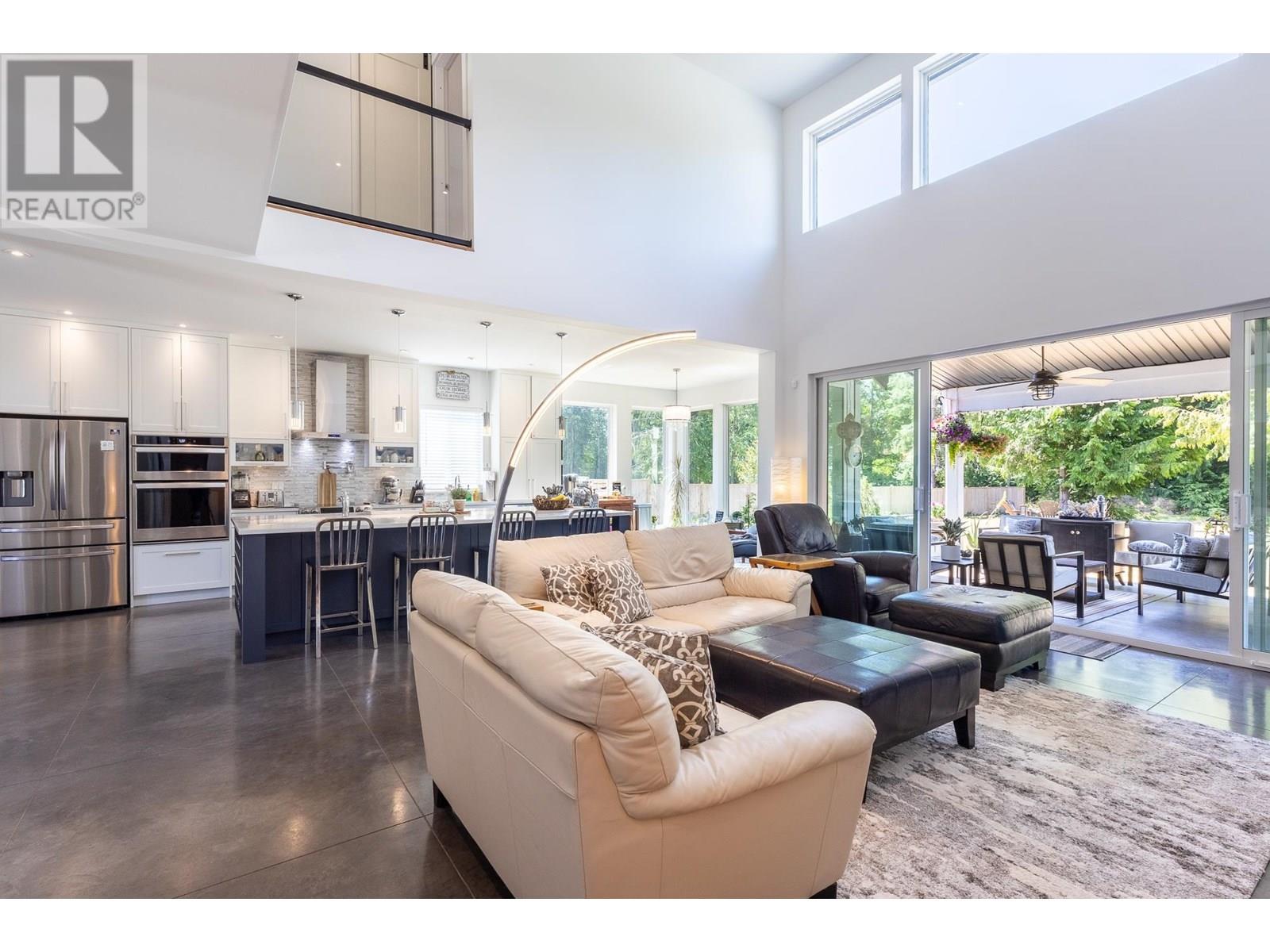421 SOLAZ PLACE, Gibsons