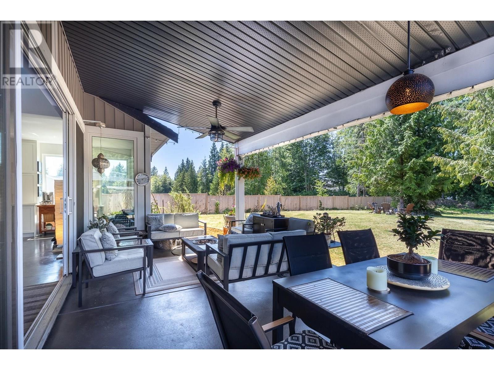 421 SOLAZ PLACE, Gibsons