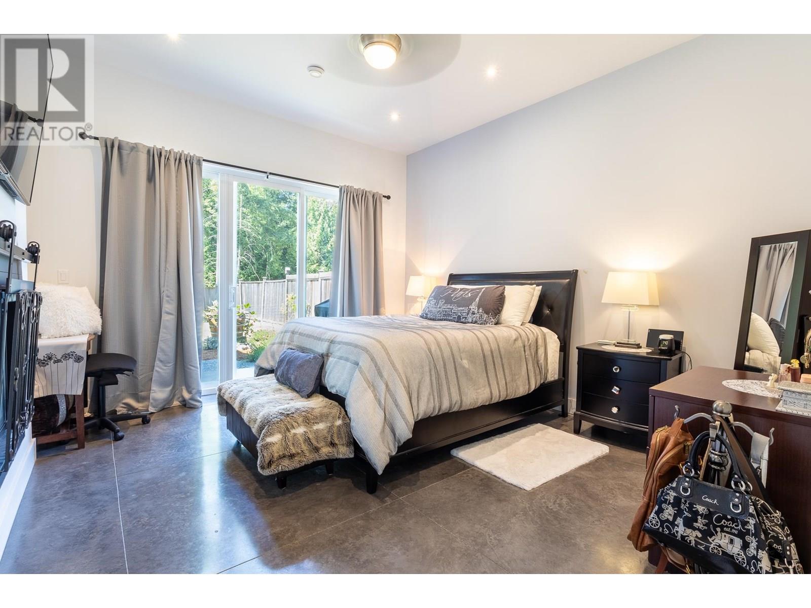 421 SOLAZ PLACE, Gibsons