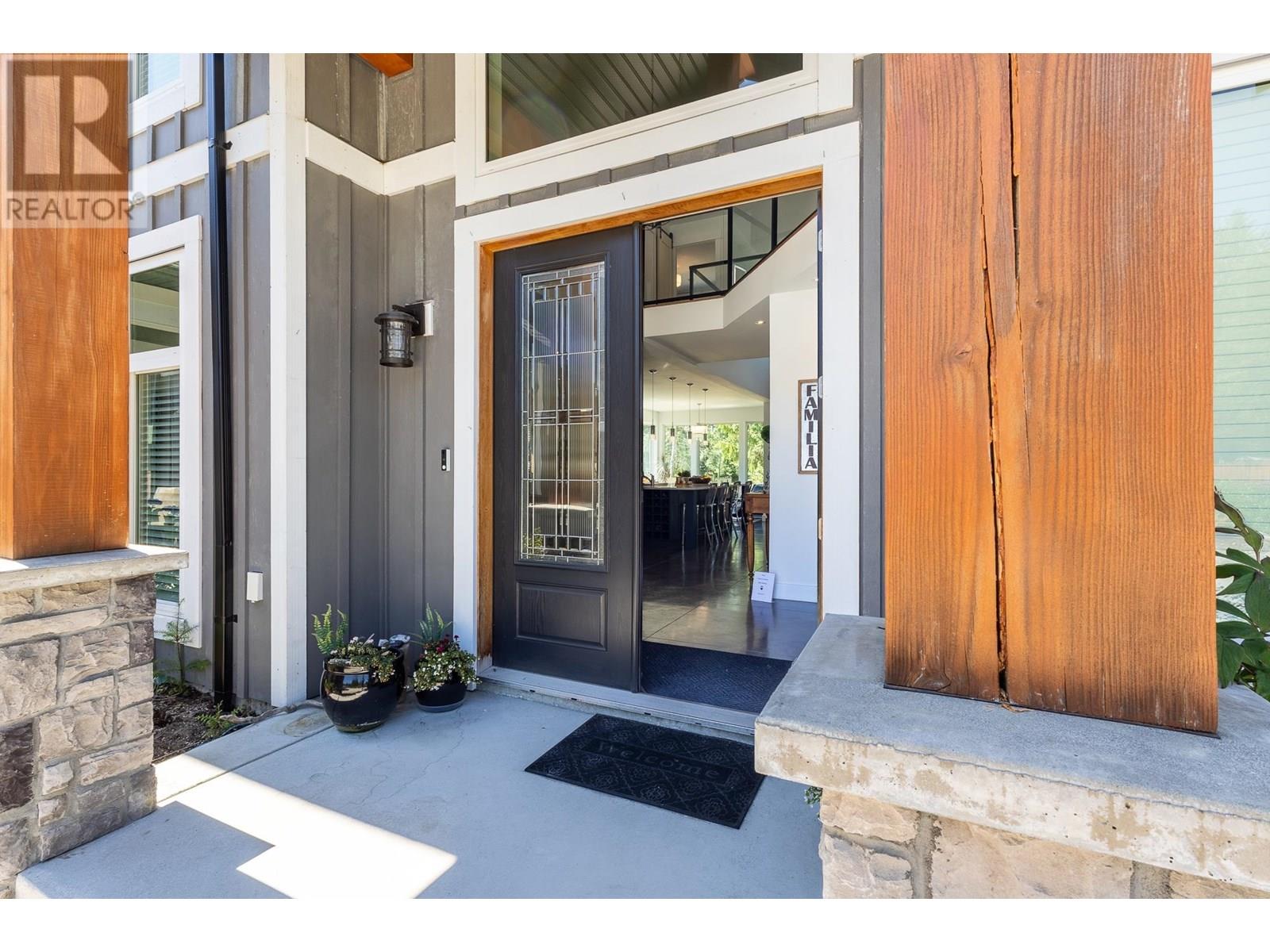 421 SOLAZ PLACE, Gibsons