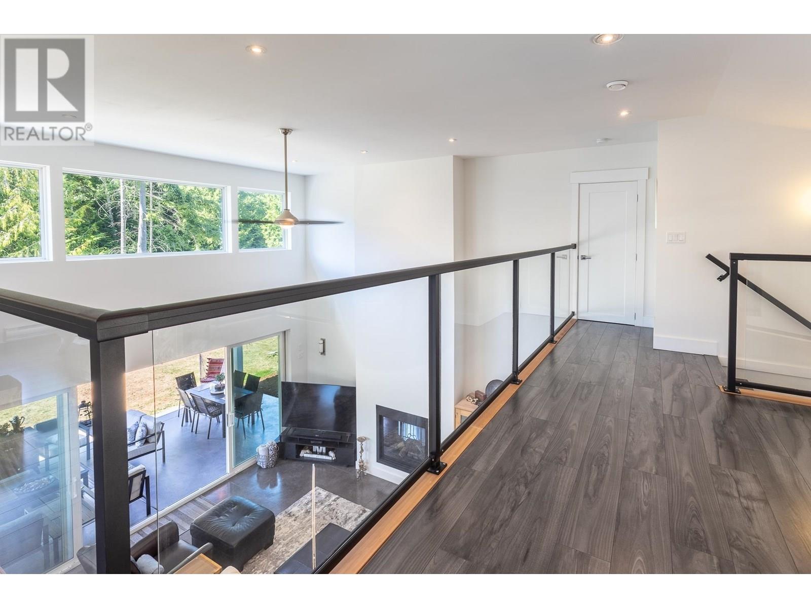 421 SOLAZ PLACE, Gibsons