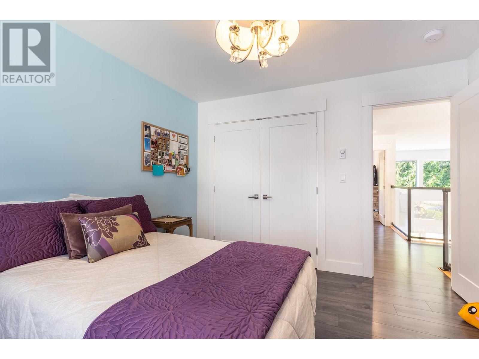 421 SOLAZ PLACE, Gibsons