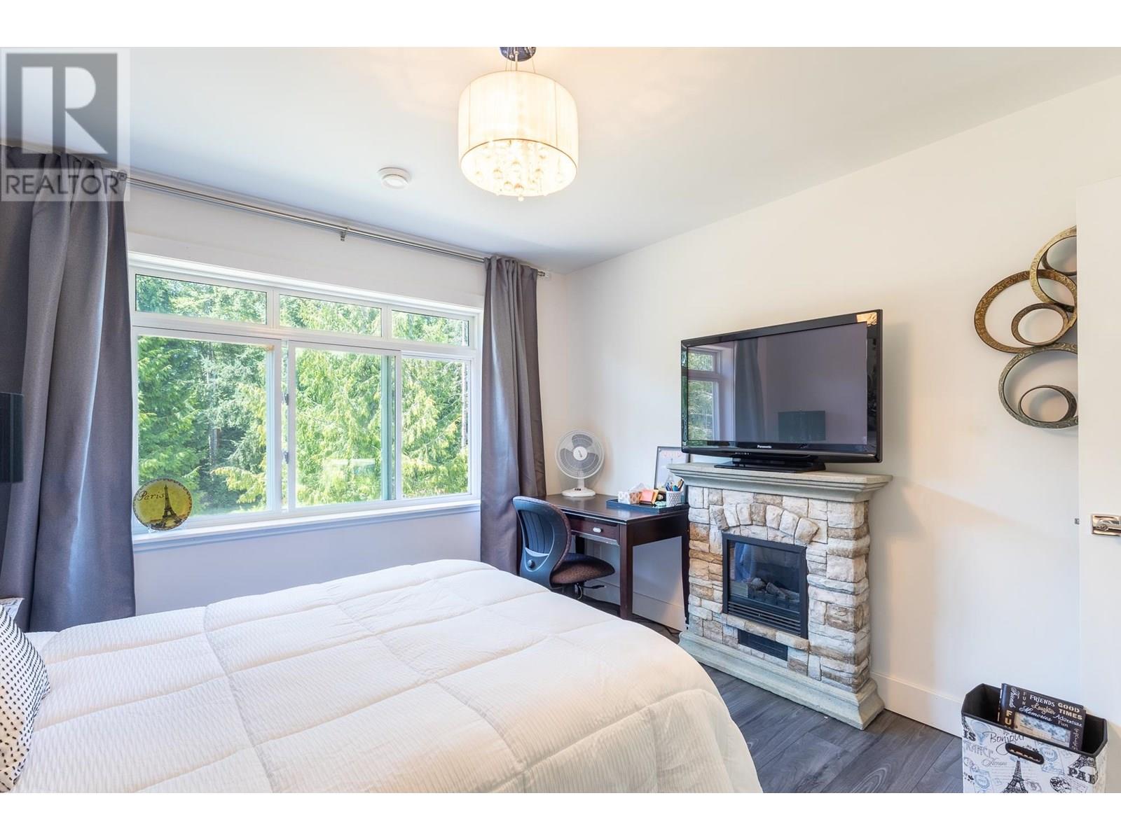 421 SOLAZ PLACE, Gibsons