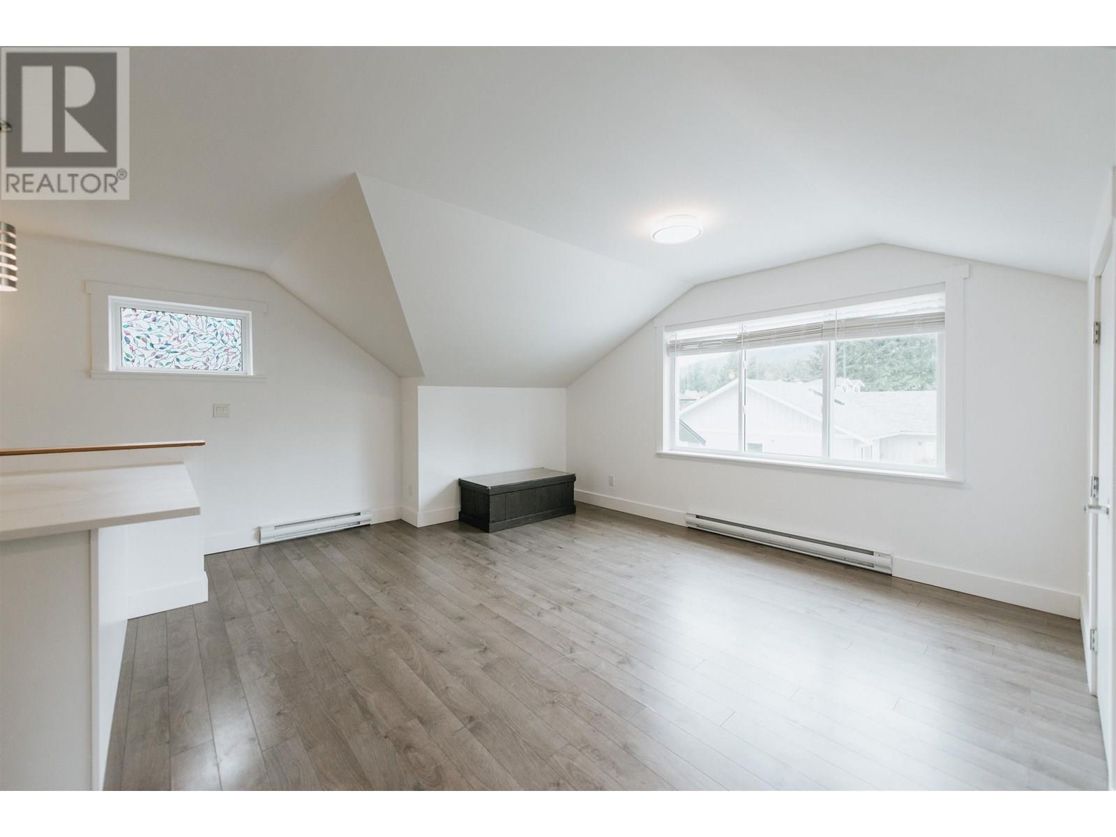 421 SOLAZ PLACE, Gibsons
