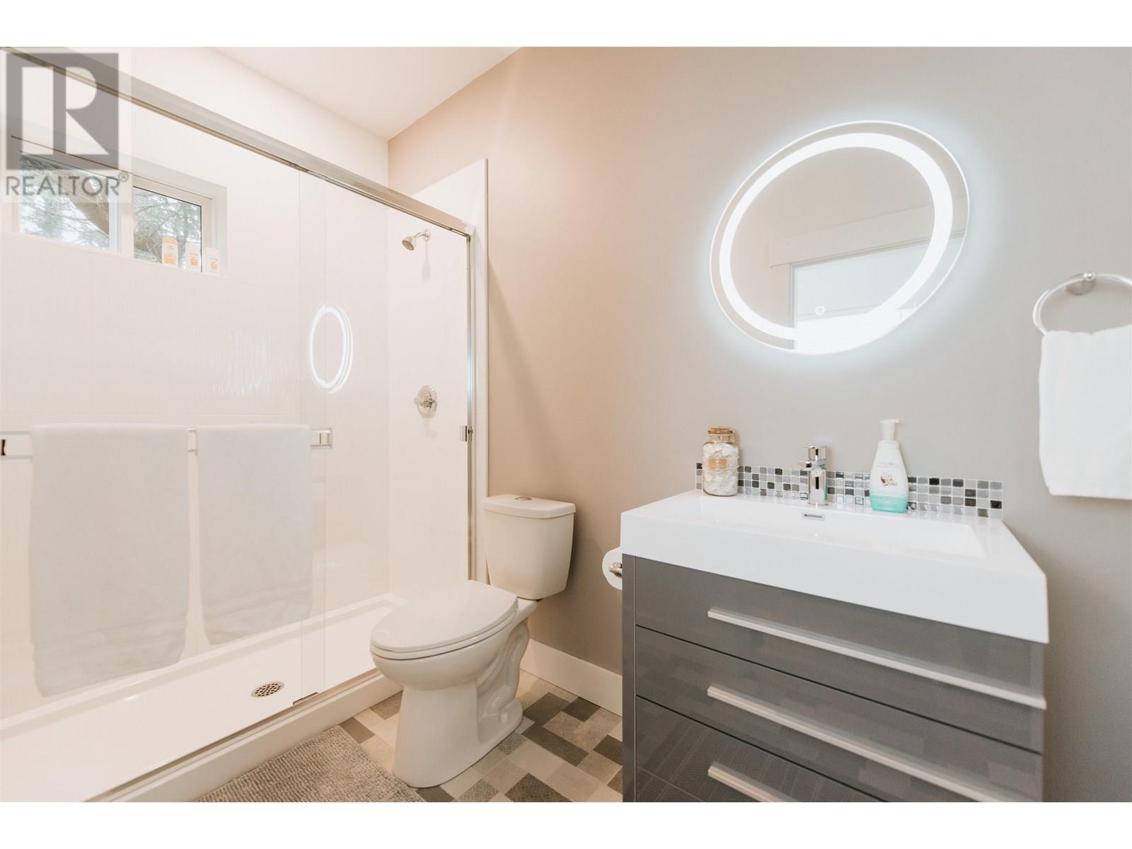 421 SOLAZ PLACE, Gibsons