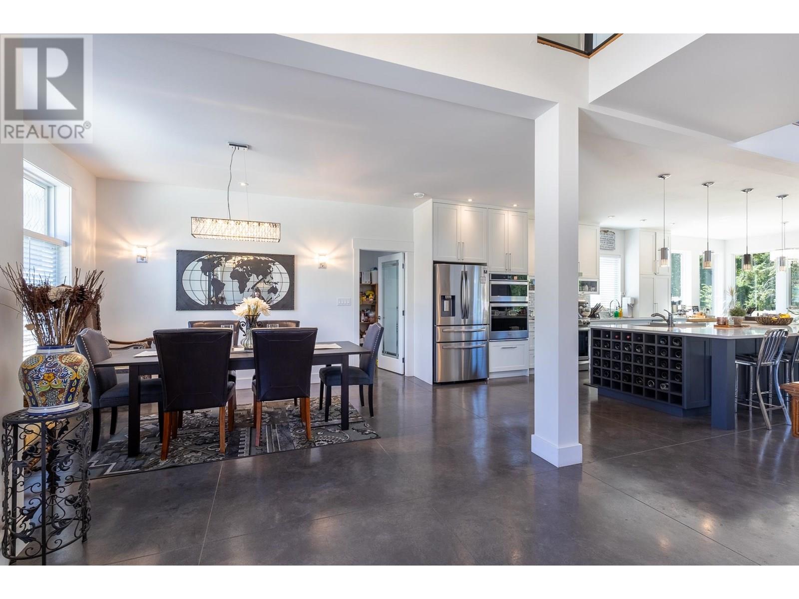 421 SOLAZ PLACE, Gibsons