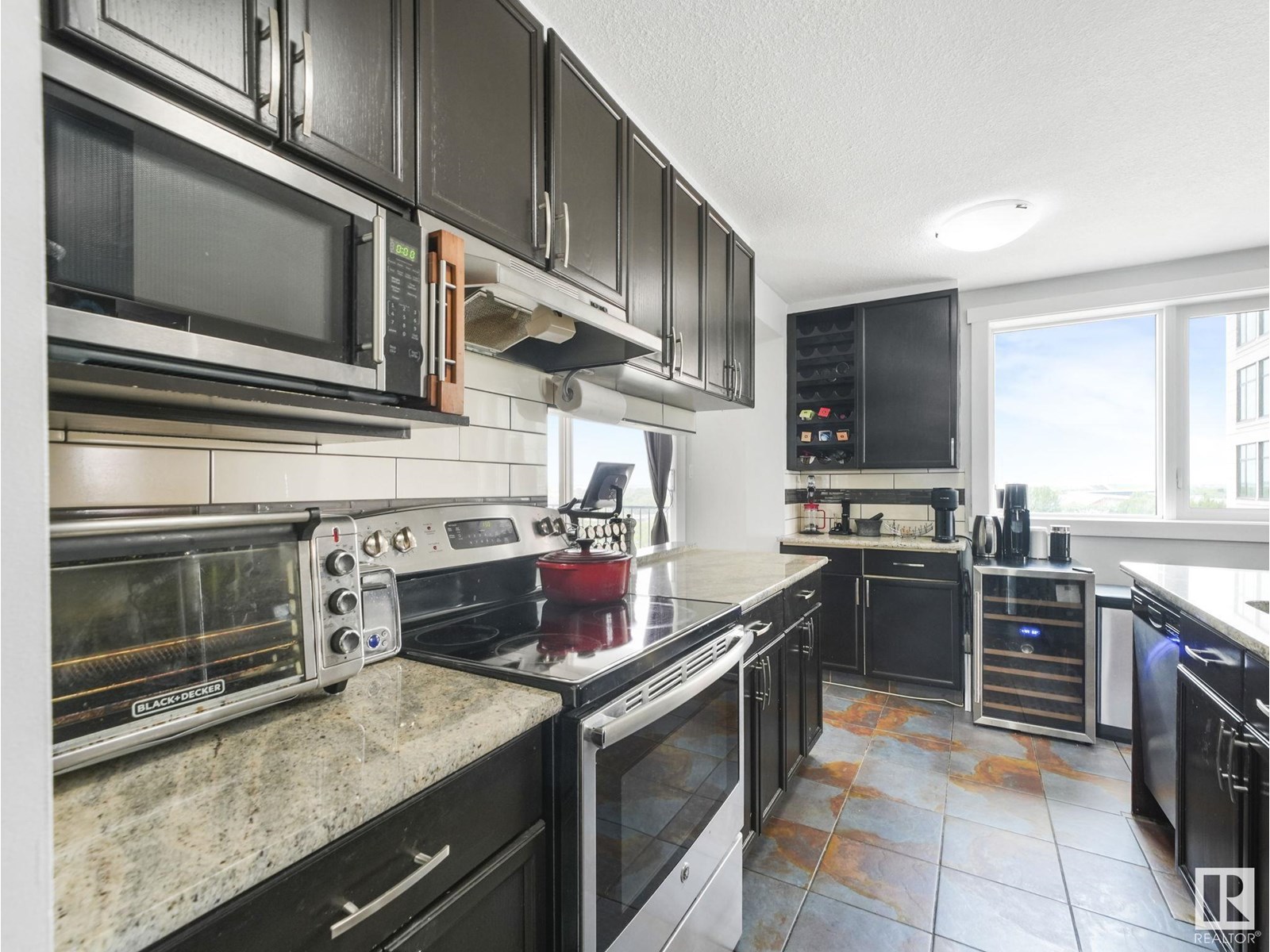 Photo 37 of Ph 4 9028 Jasper Av Nw, Edmonton AB