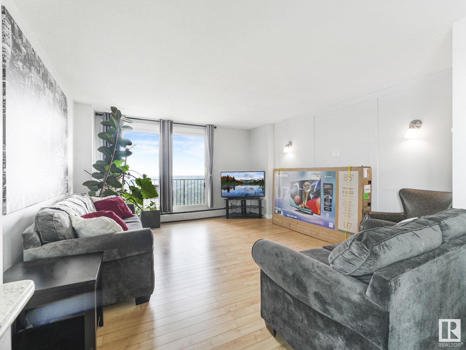 Photo 40 of Ph 4 9028 Jasper Av Nw, Edmonton AB