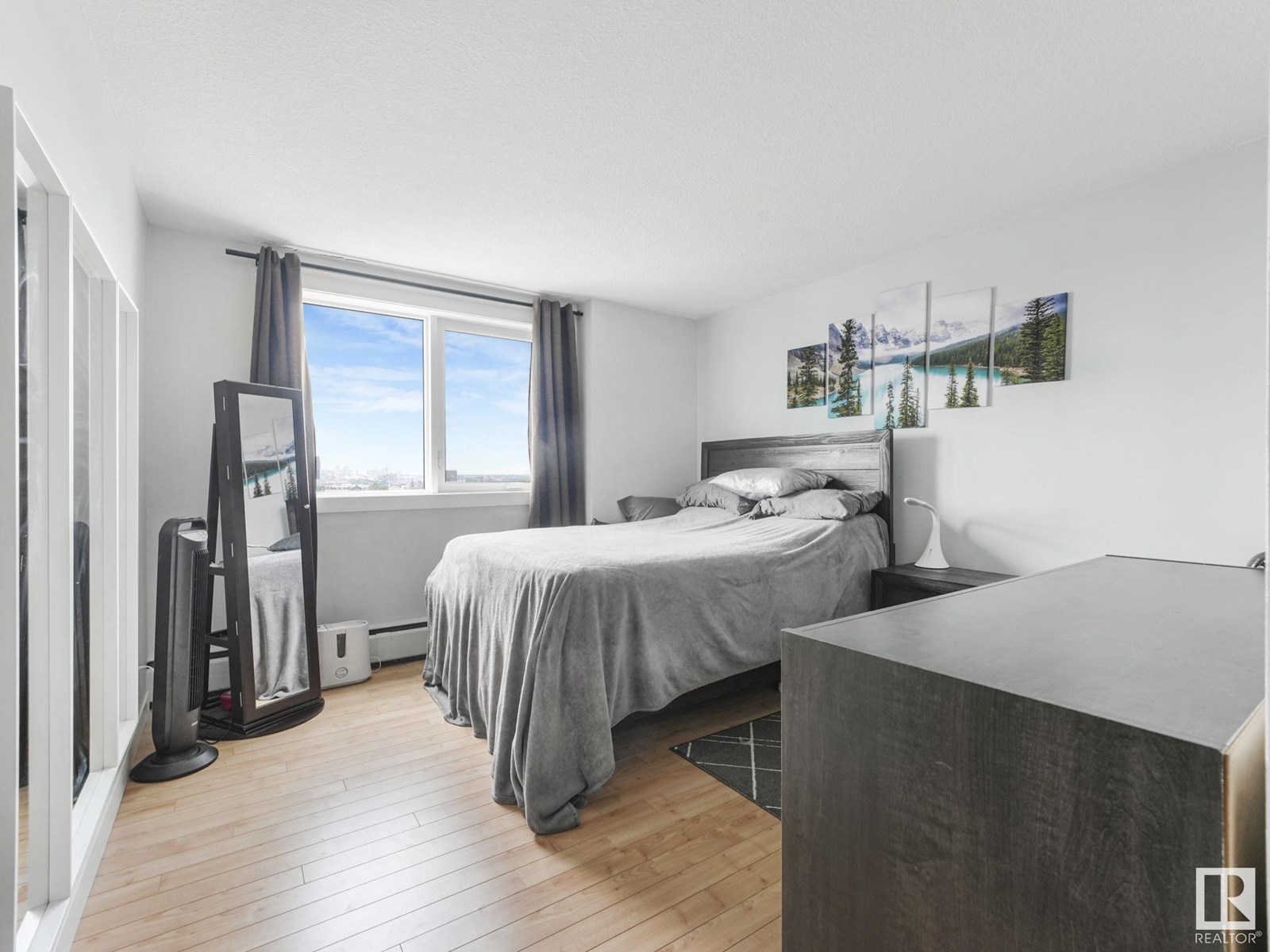 Photo 48 of Ph 4 9028 Jasper Av Nw, Edmonton AB