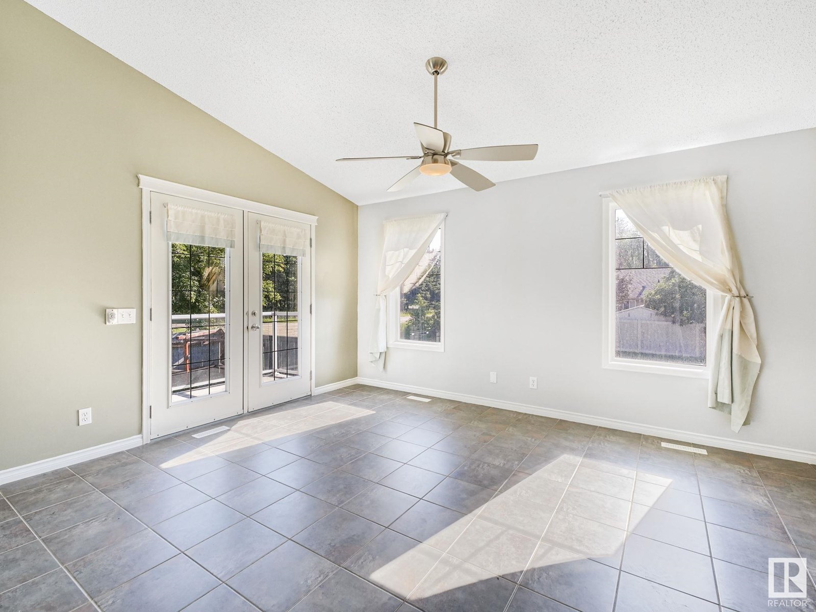 Photo 1 of 7804 5 Av Sw, Edmonton AB