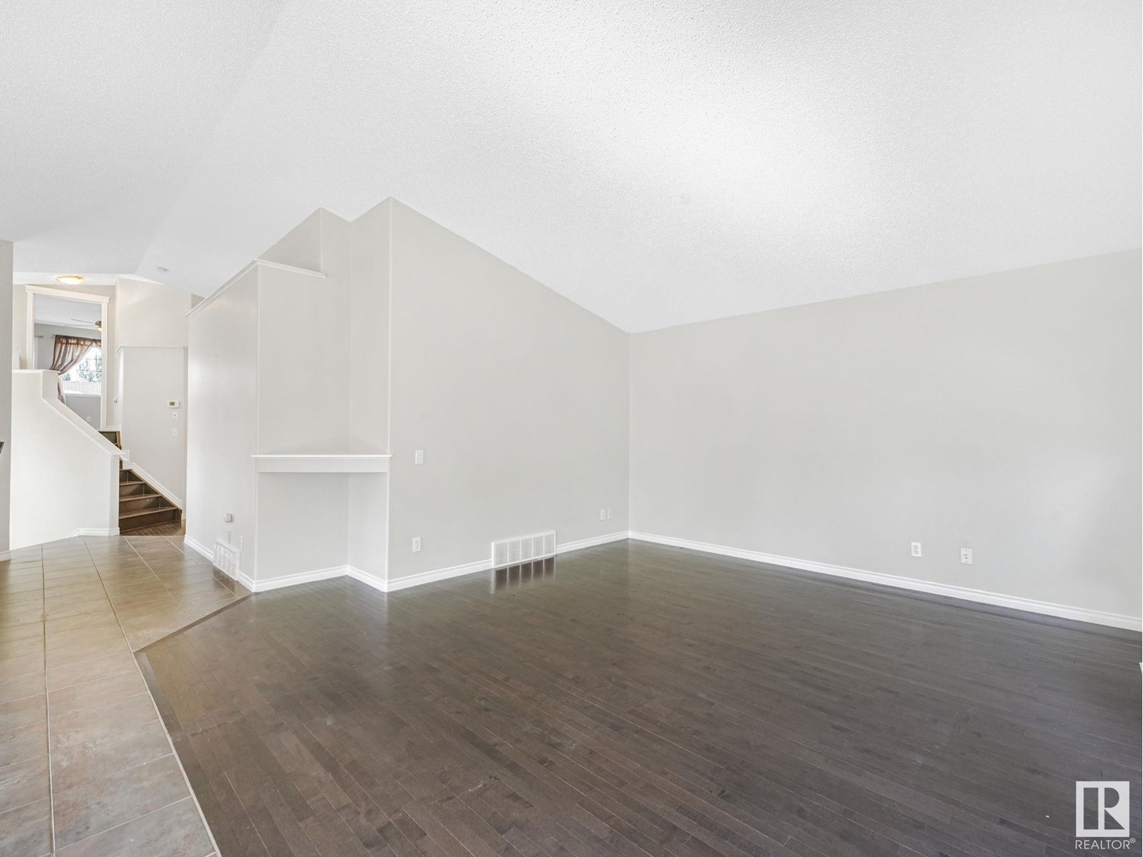 Photo 9 of 7804 5 Av Sw, Edmonton AB