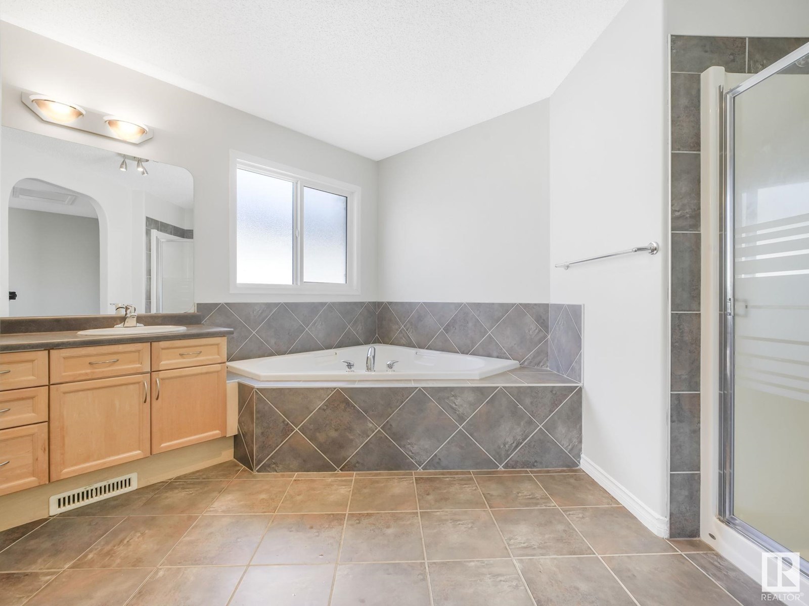 Photo 22 of 7804 5 Av Sw, Edmonton AB