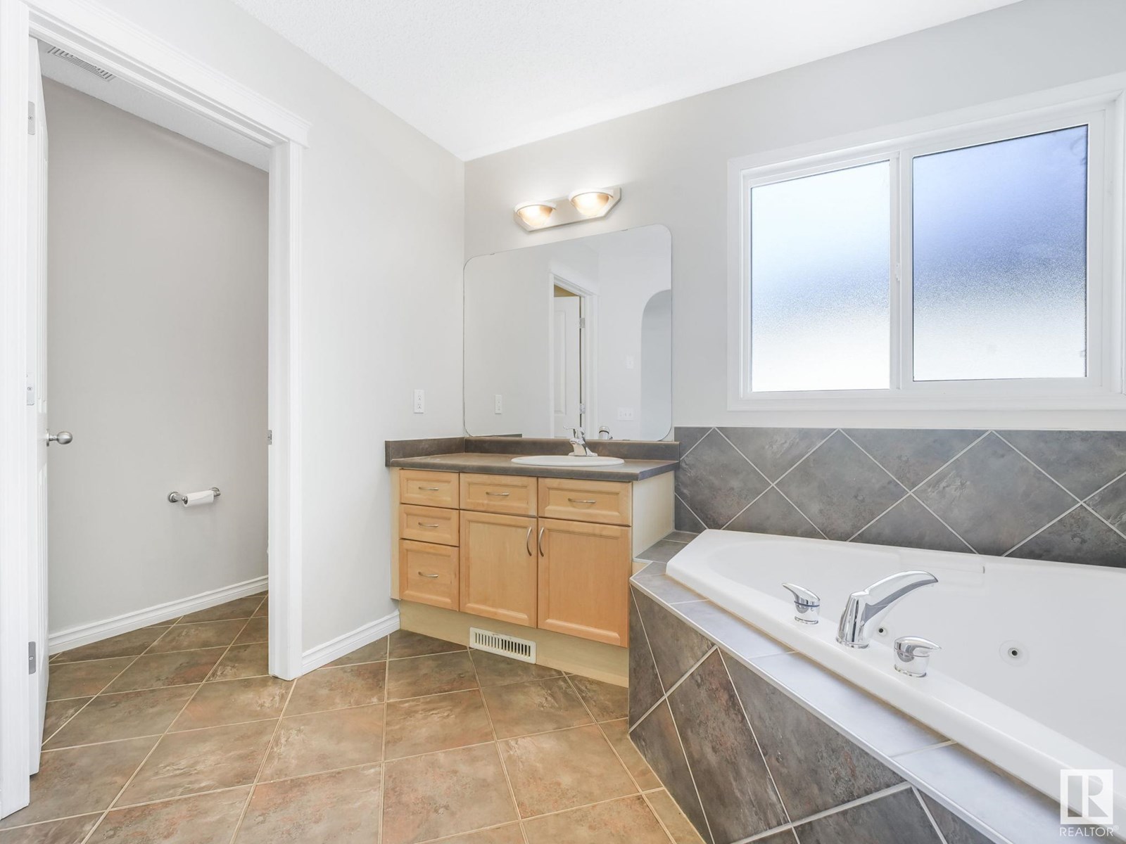 Photo 2 of 7804 5 Av Sw, Edmonton AB